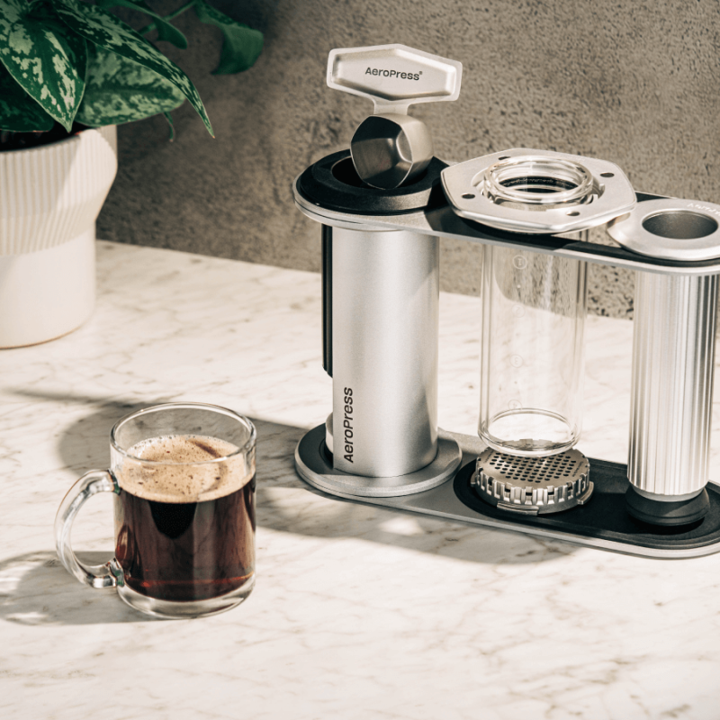 Brceu great cofte aroutere vith Aerores, Conpact, ducable, and eay to pak, this collection has evetxthineg you need for anooth, rich cofte on the go