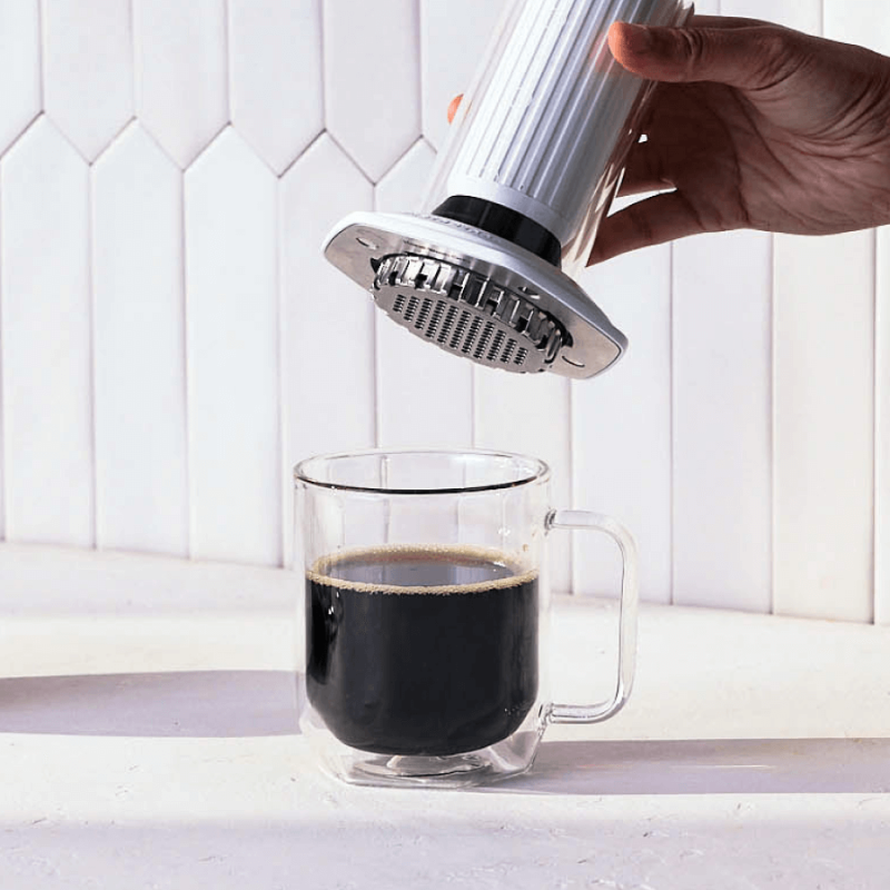 Brceu great cofte aroutere vith Aerores, Conpact, ducable, and eay to pak, this collection has evetxthineg you need for anooth, rich cofte on the go