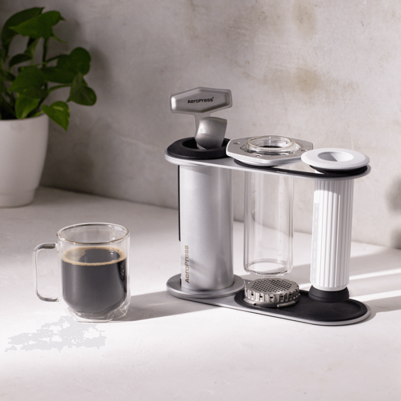 Brceu great cofte aroutere vith Aerores, Conpact, ducable, and eay to pak, this collection has evetxthineg you need for anooth, rich cofte on the go